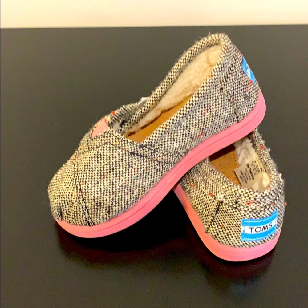 Used like New Baby Girl Toms T6